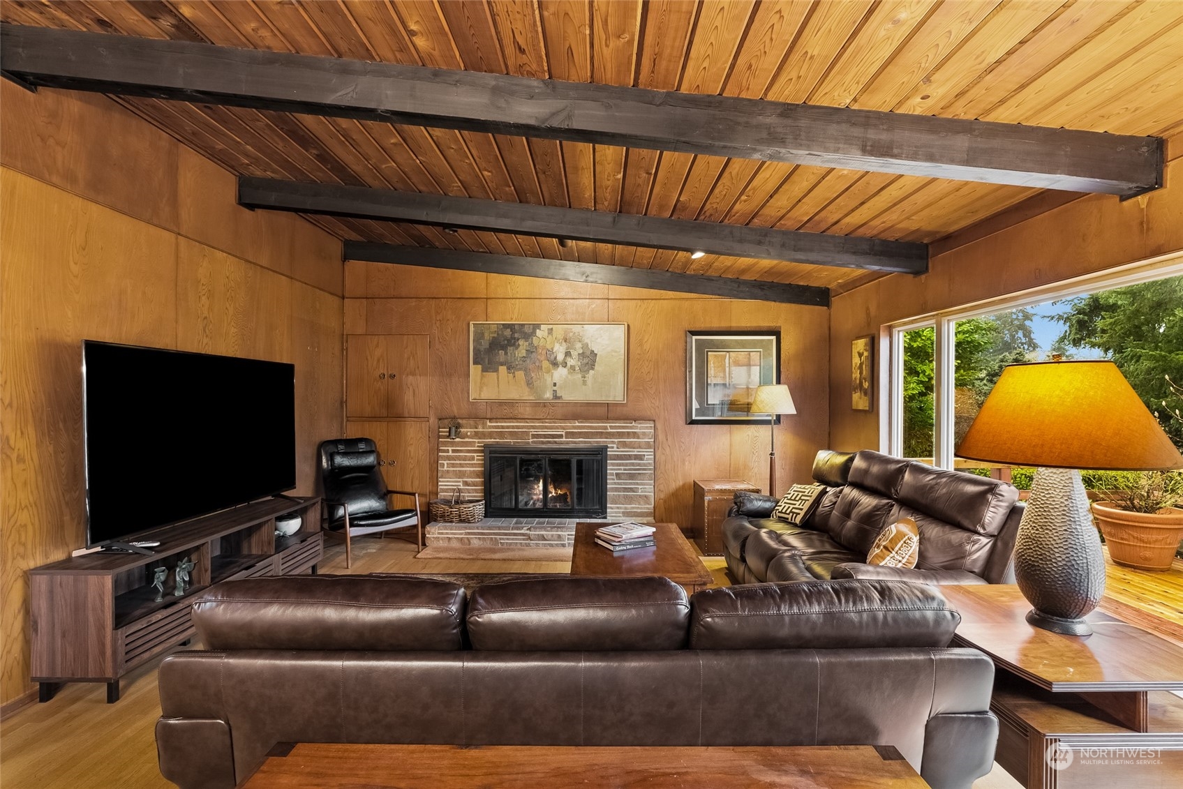 6217 Hillcrest Drive SW