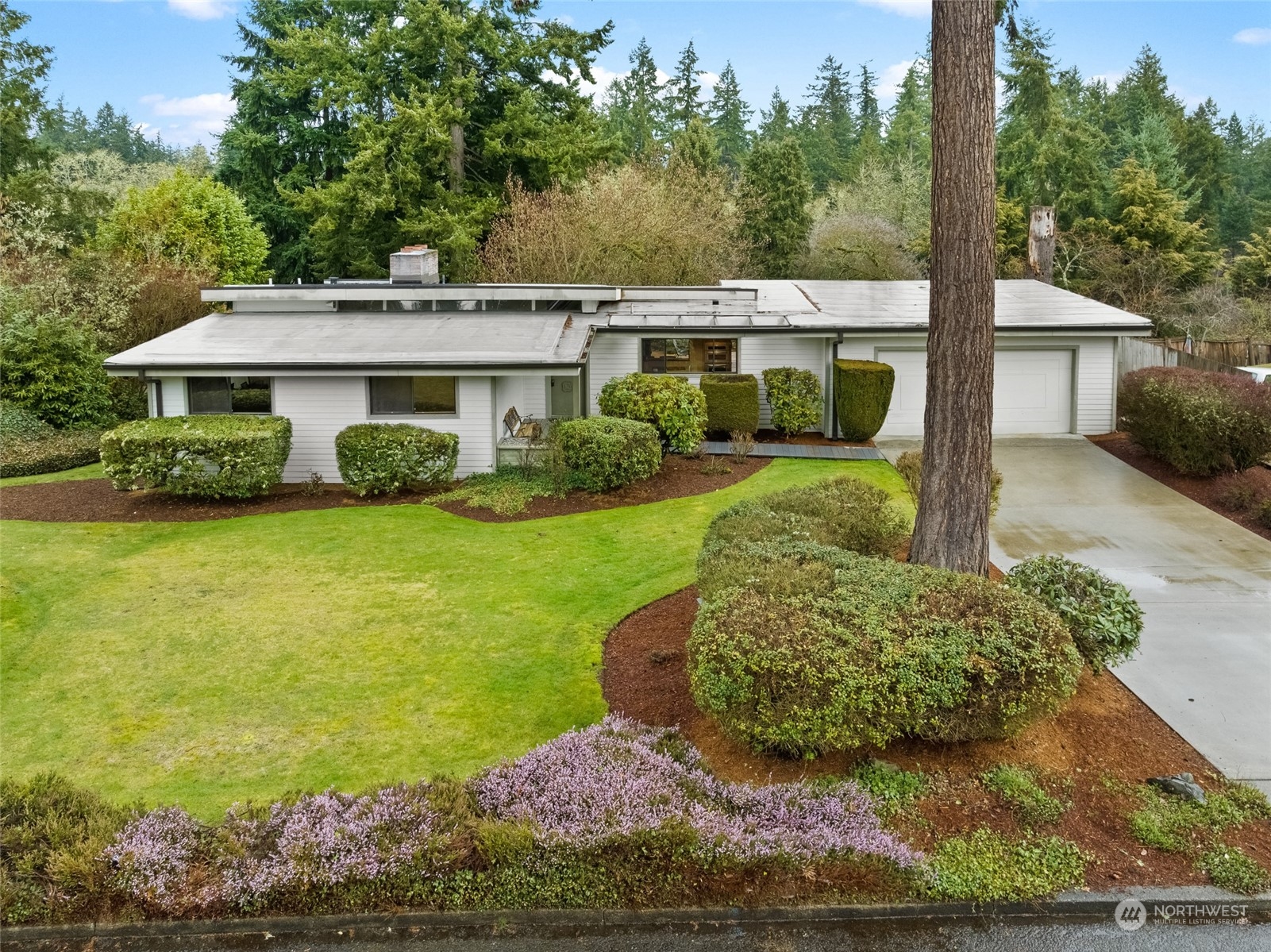 6217 Hillcrest Drive SW