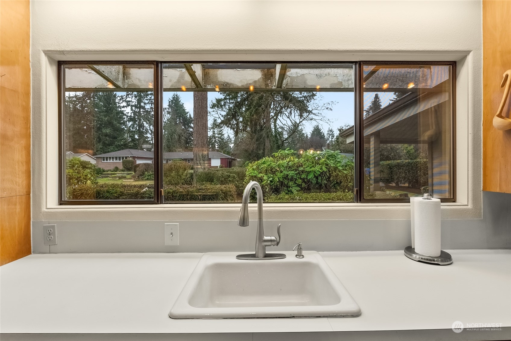 6217 Hillcrest Drive SW