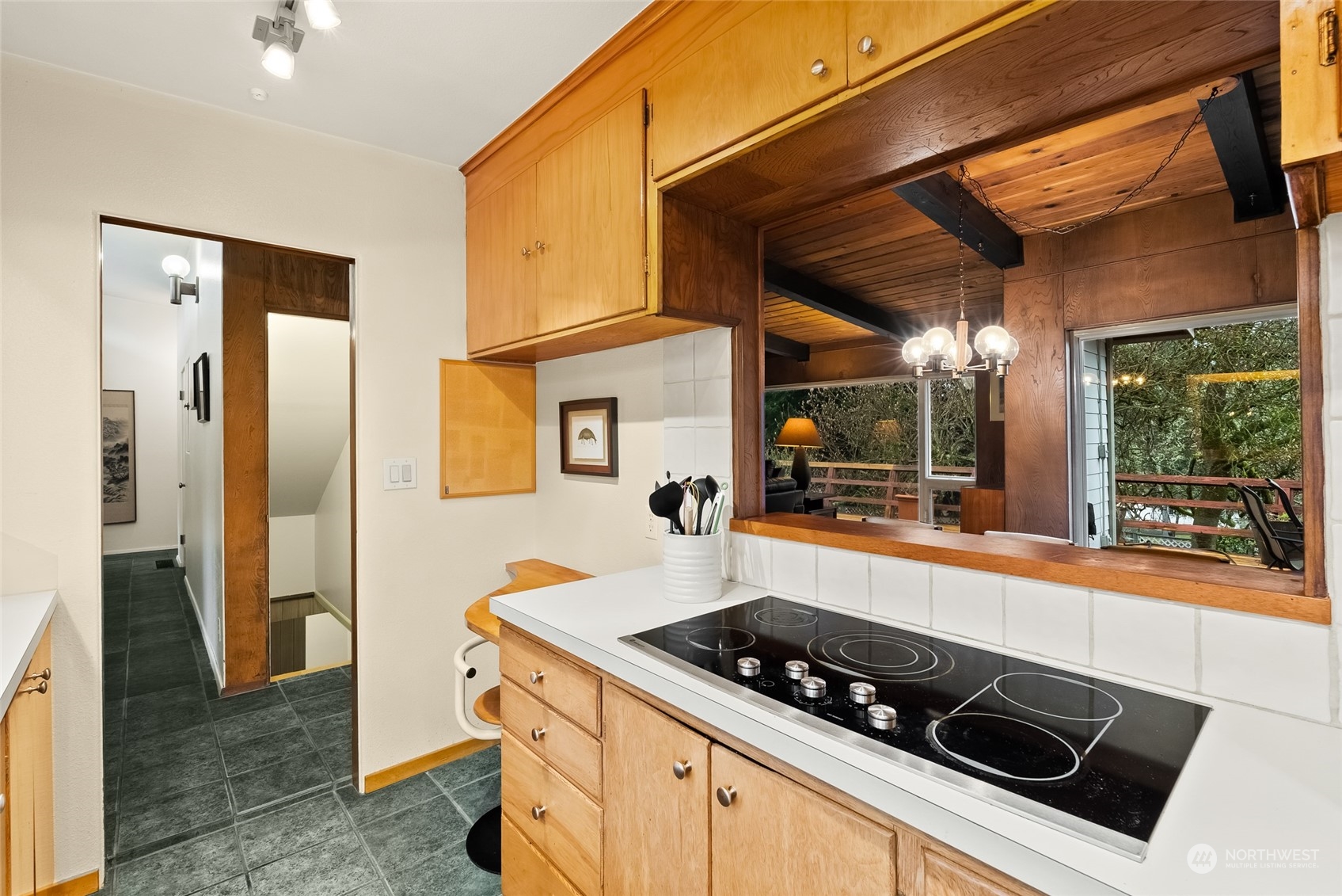 6217 Hillcrest Drive SW