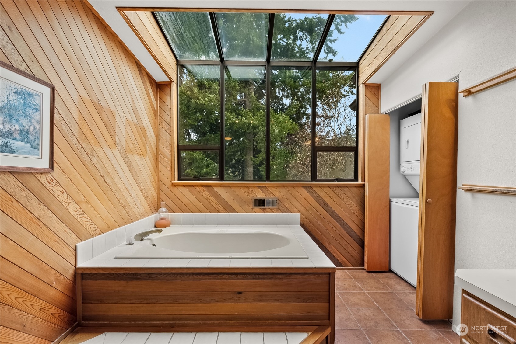 6217 Hillcrest Drive SW