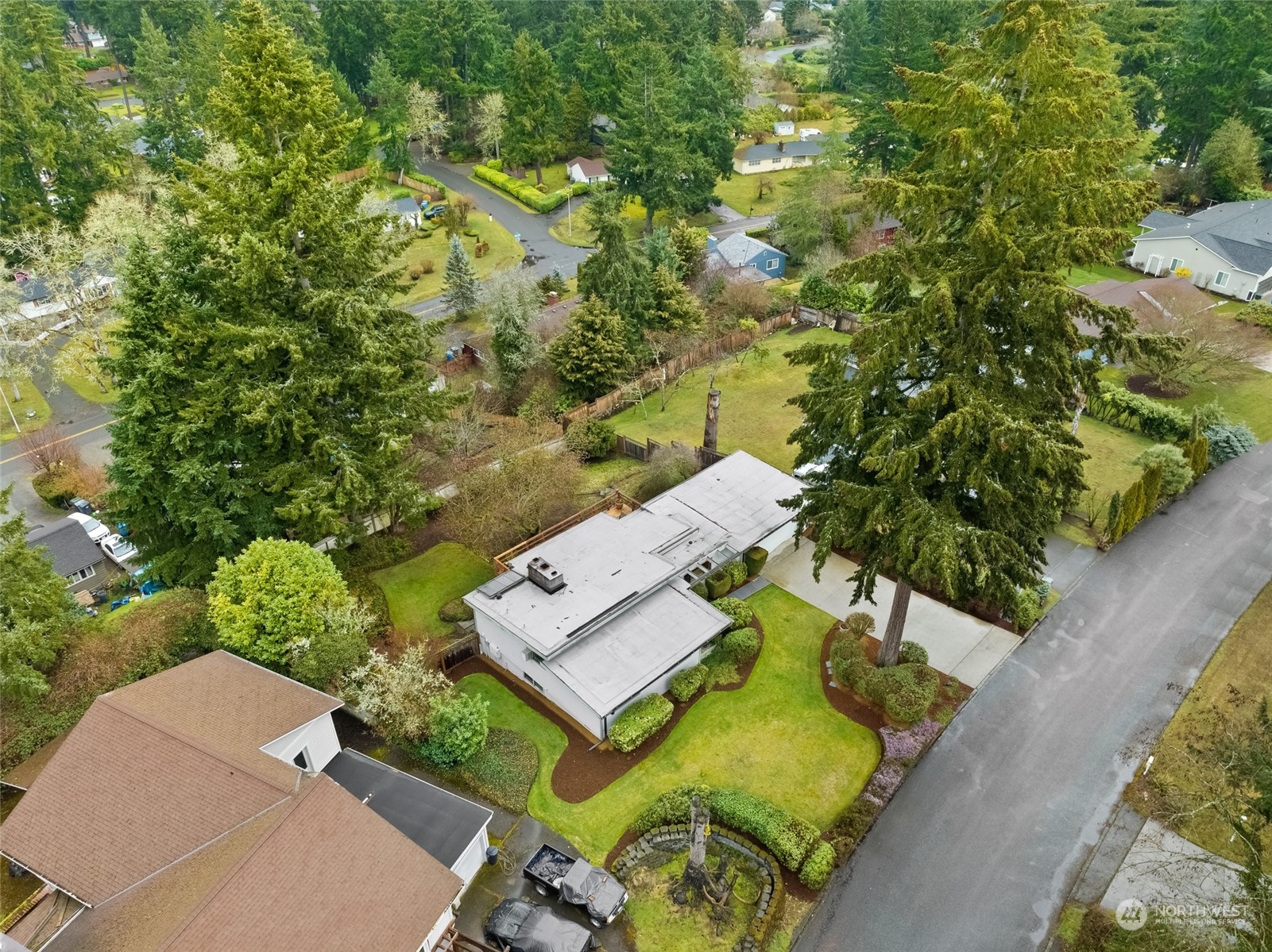 6217 Hillcrest Drive SW