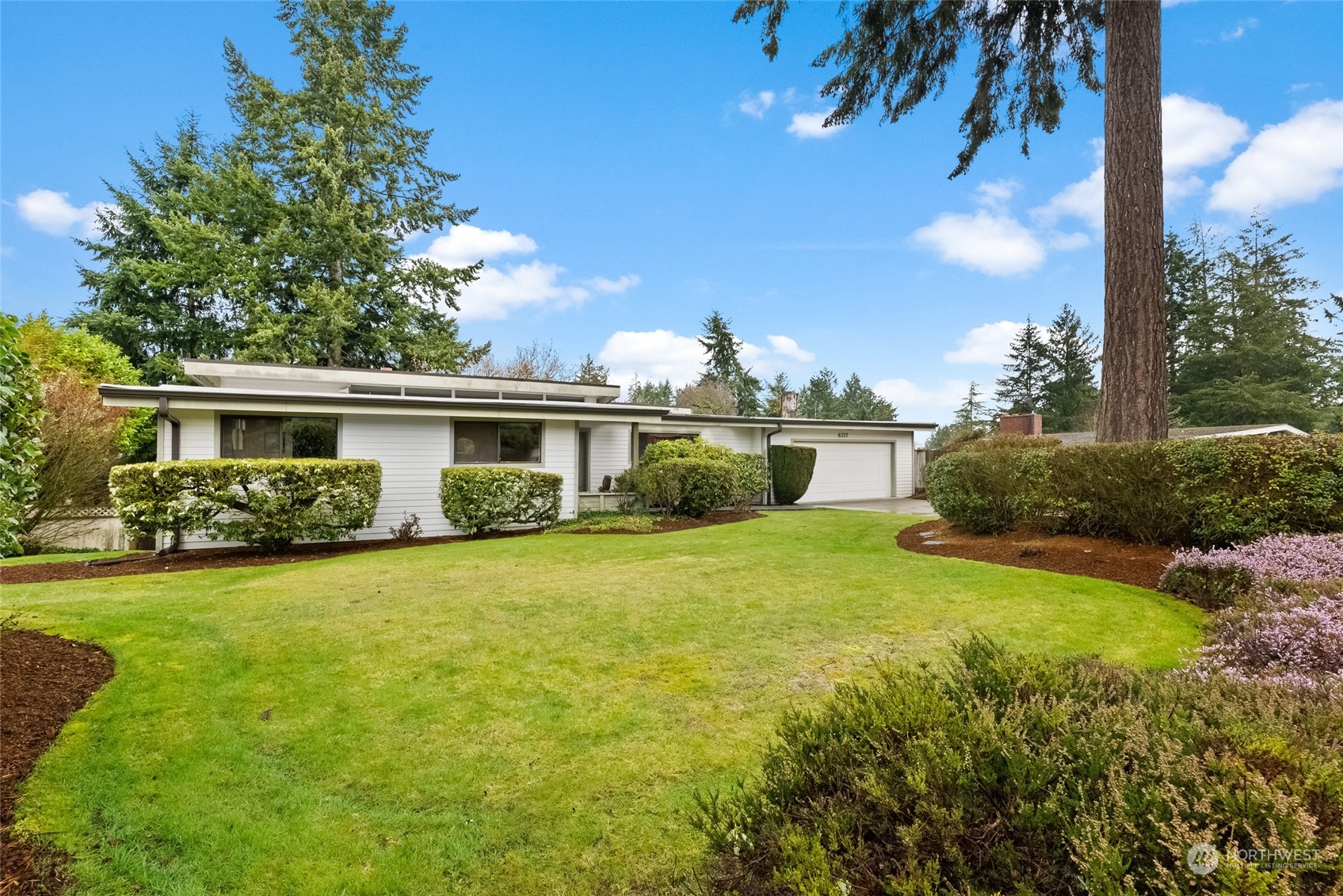 6217 Hillcrest Drive SW