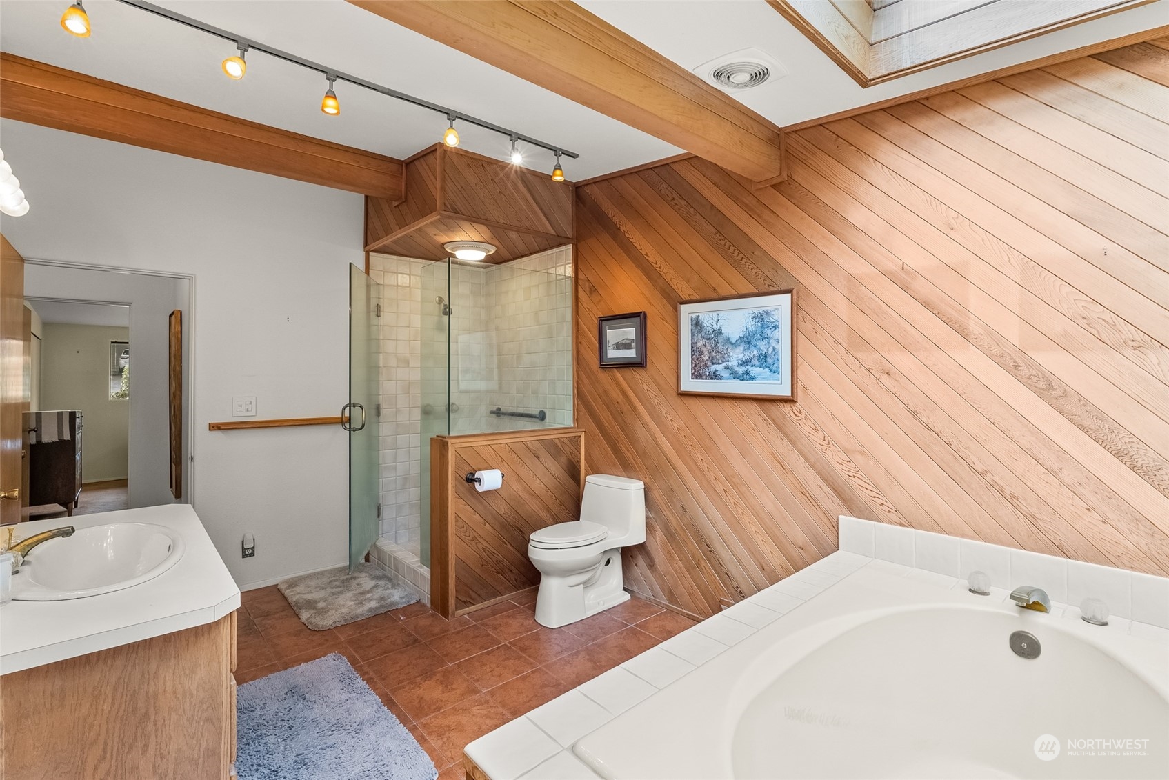 6217 Hillcrest Drive SW