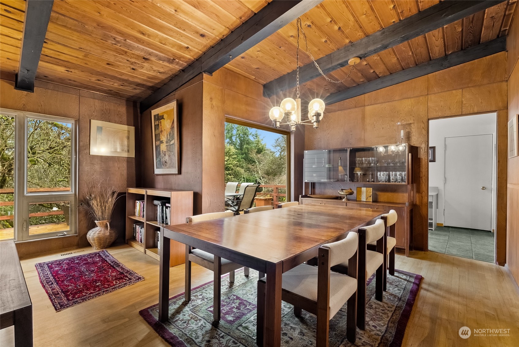 6217 Hillcrest Drive SW