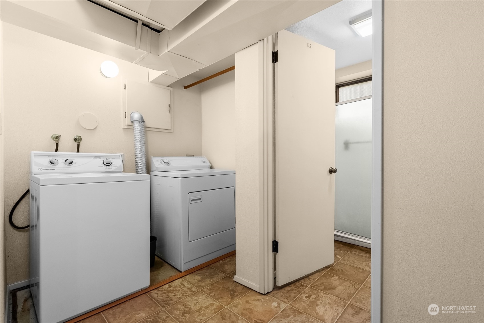 6217 Hillcrest Drive SW