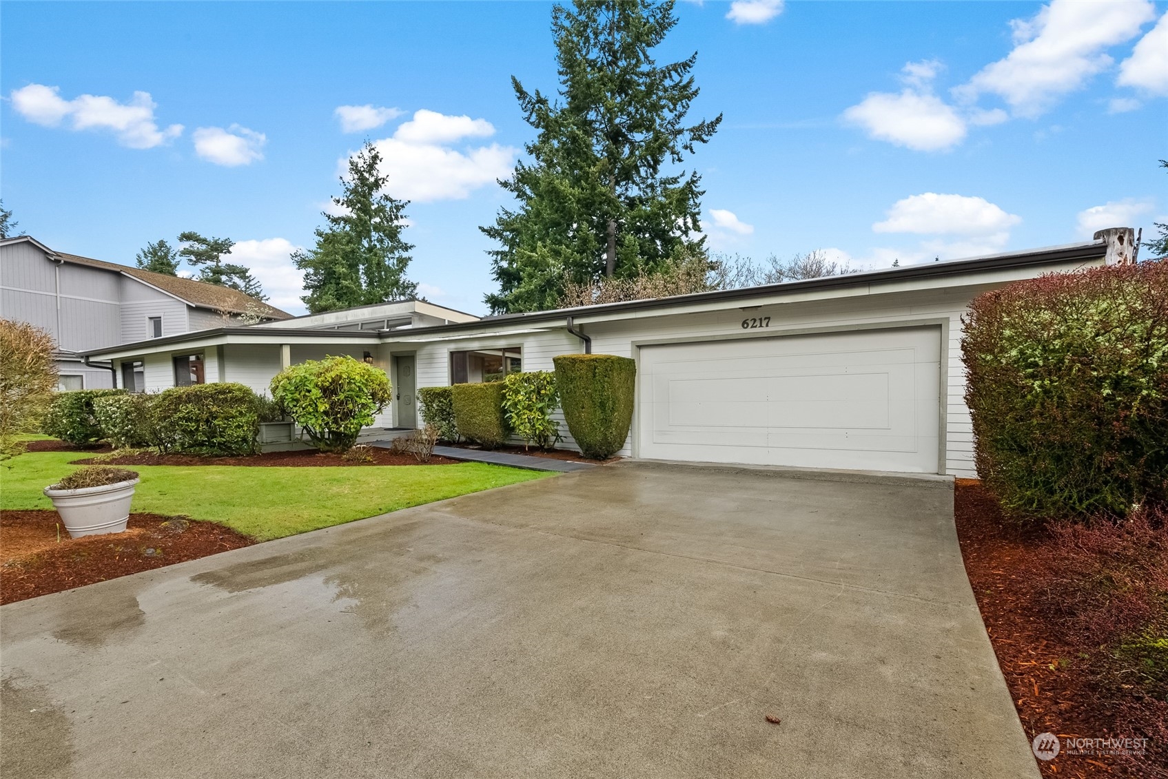 6217 Hillcrest Drive SW