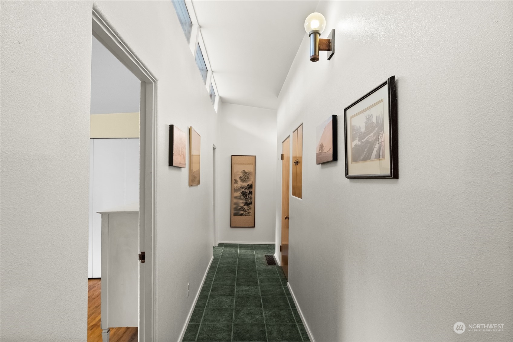 6217 Hillcrest Drive SW