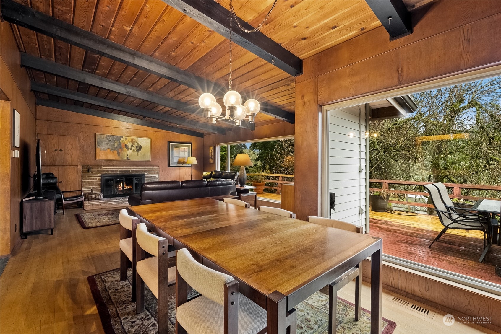 6217 Hillcrest Drive SW