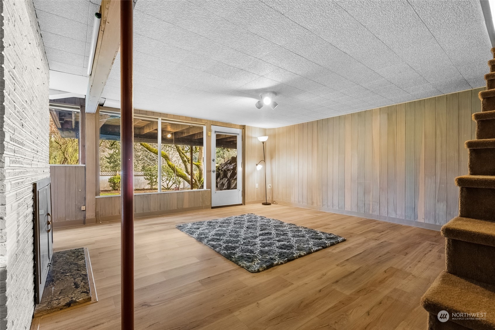 6217 Hillcrest Drive SW