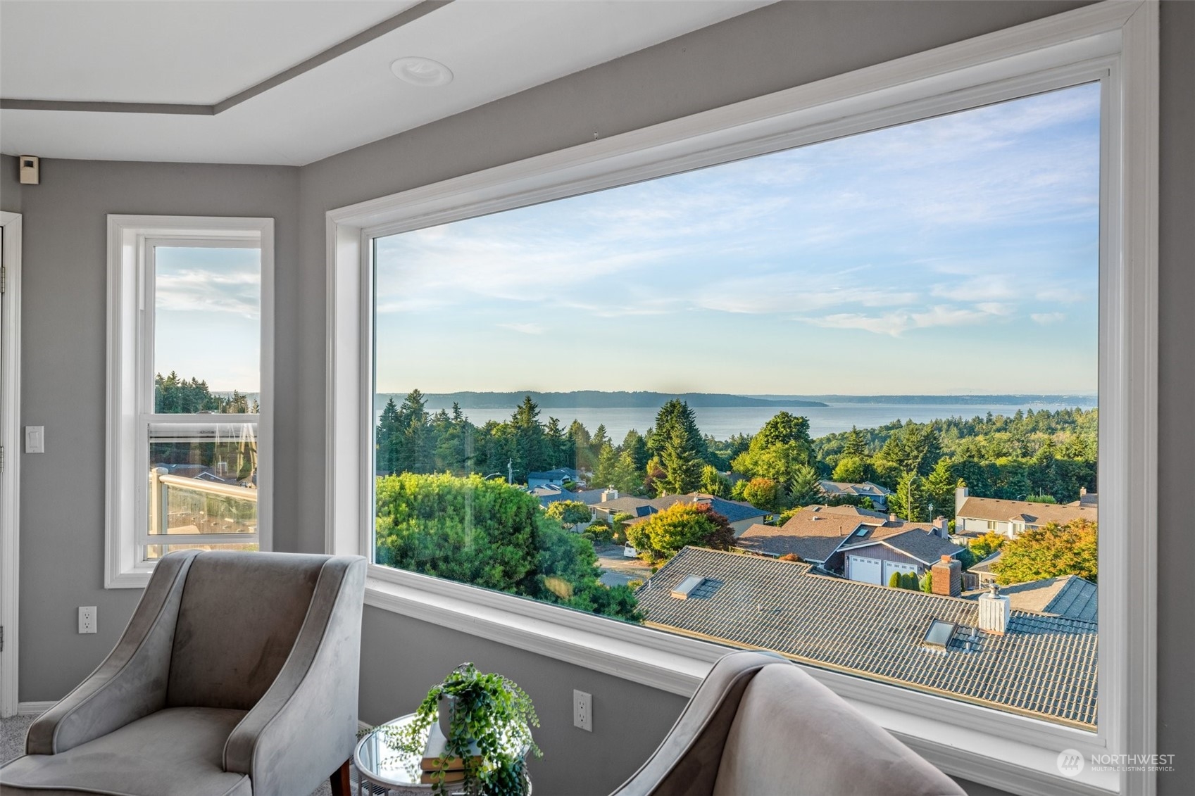 1875 Hillside Drive NE