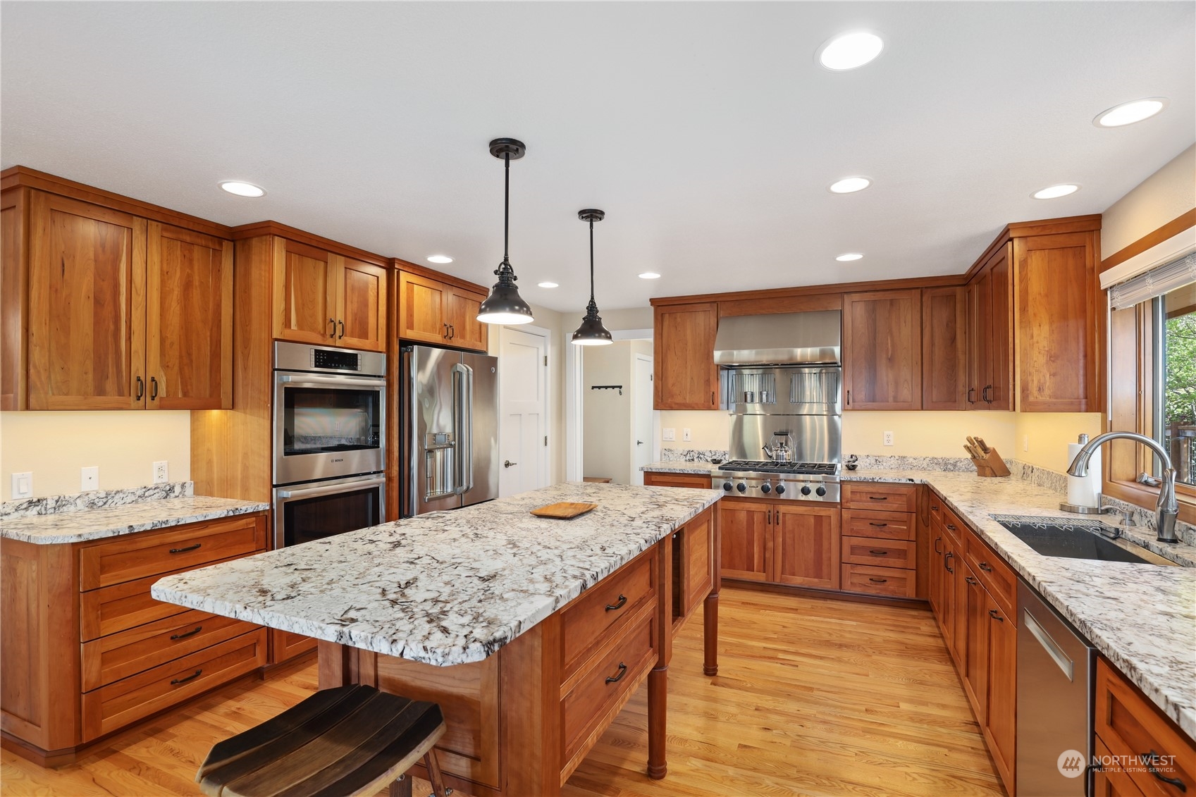 1807 N Hawthorne Drive