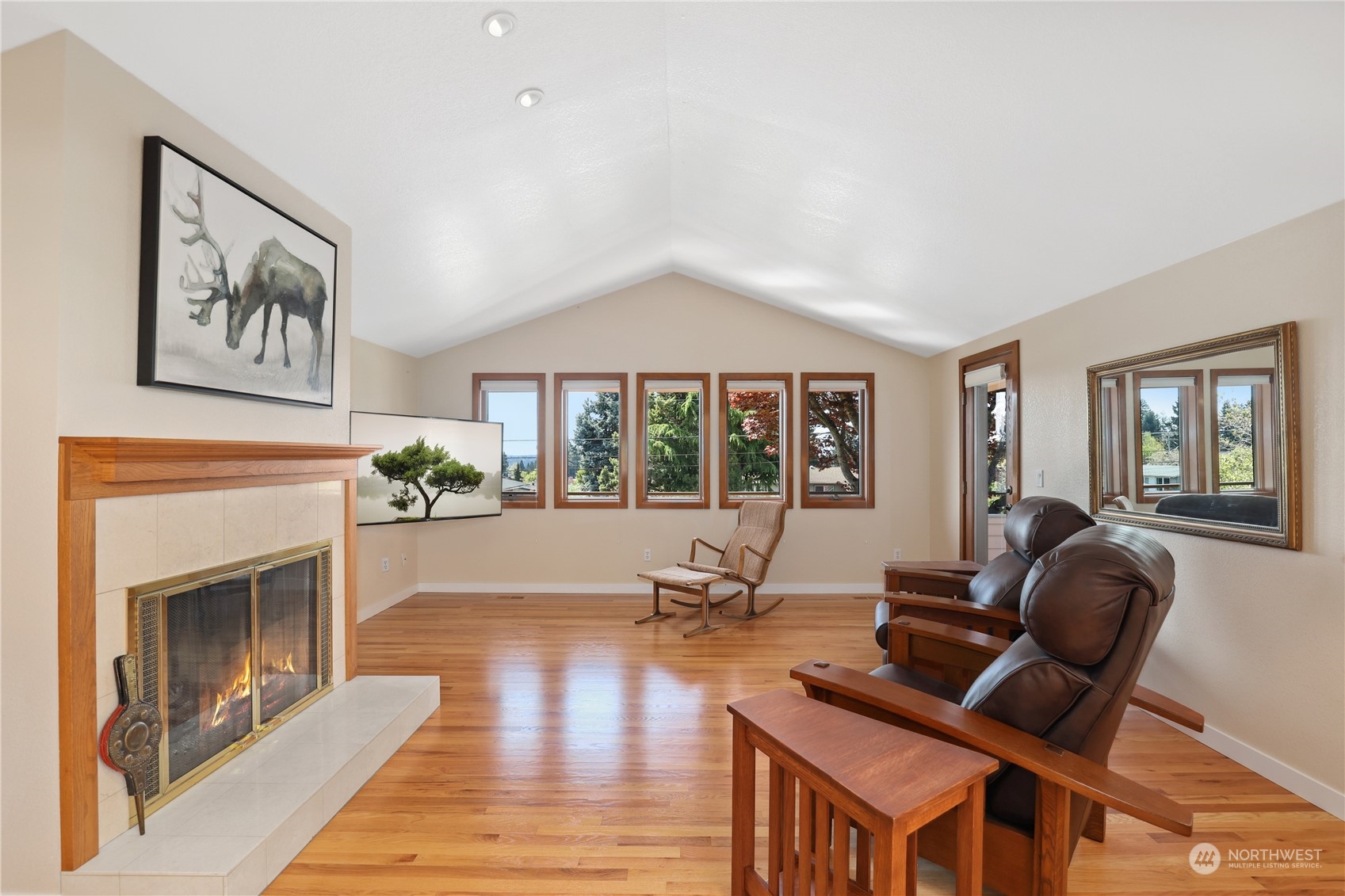 1807 N Hawthorne Drive