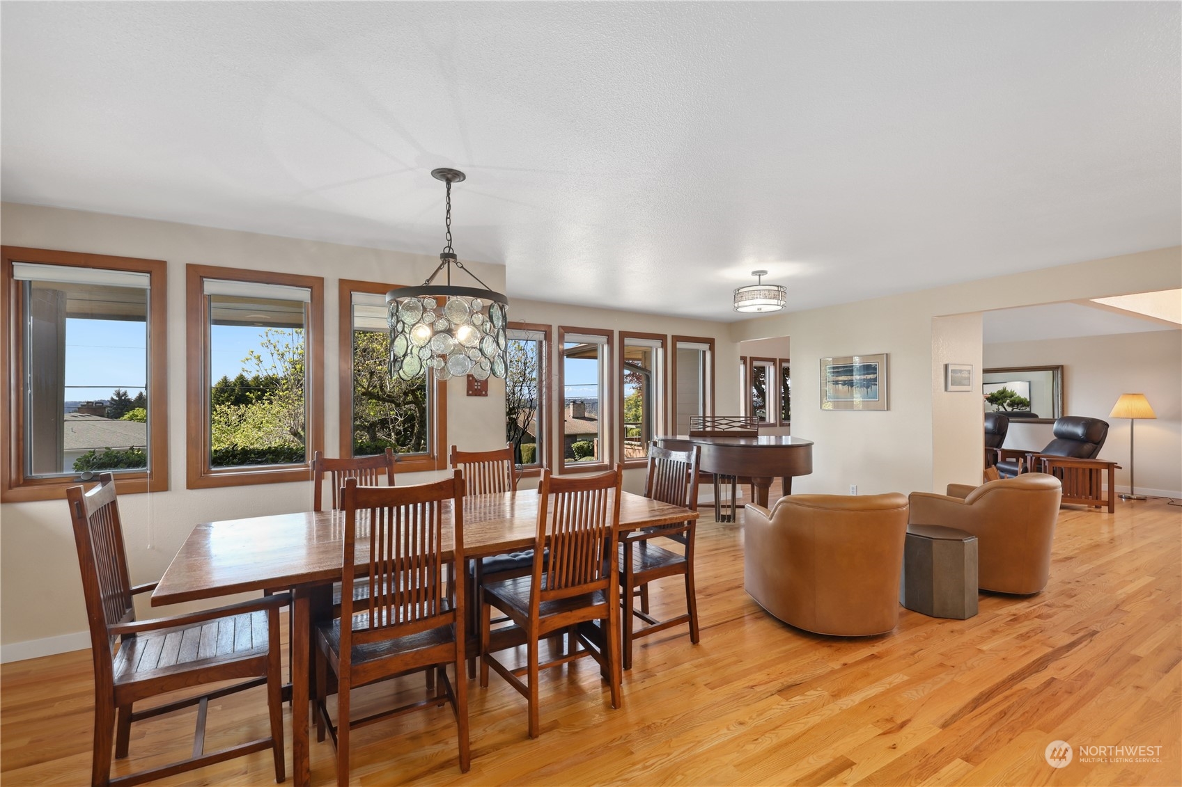 1807 N Hawthorne Drive