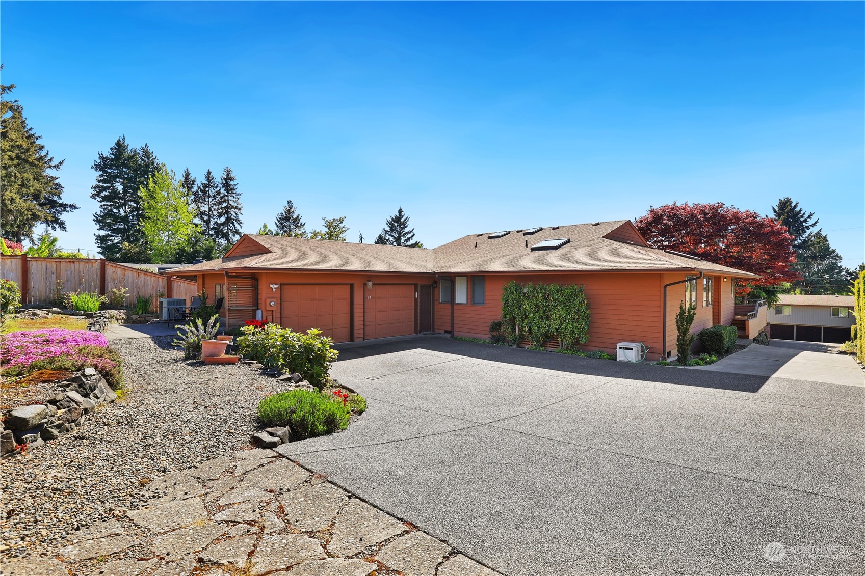 1807 N Hawthorne Drive