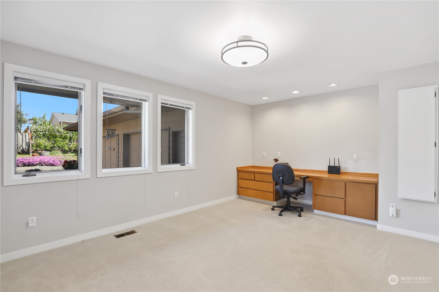 1807 N Hawthorne Drive