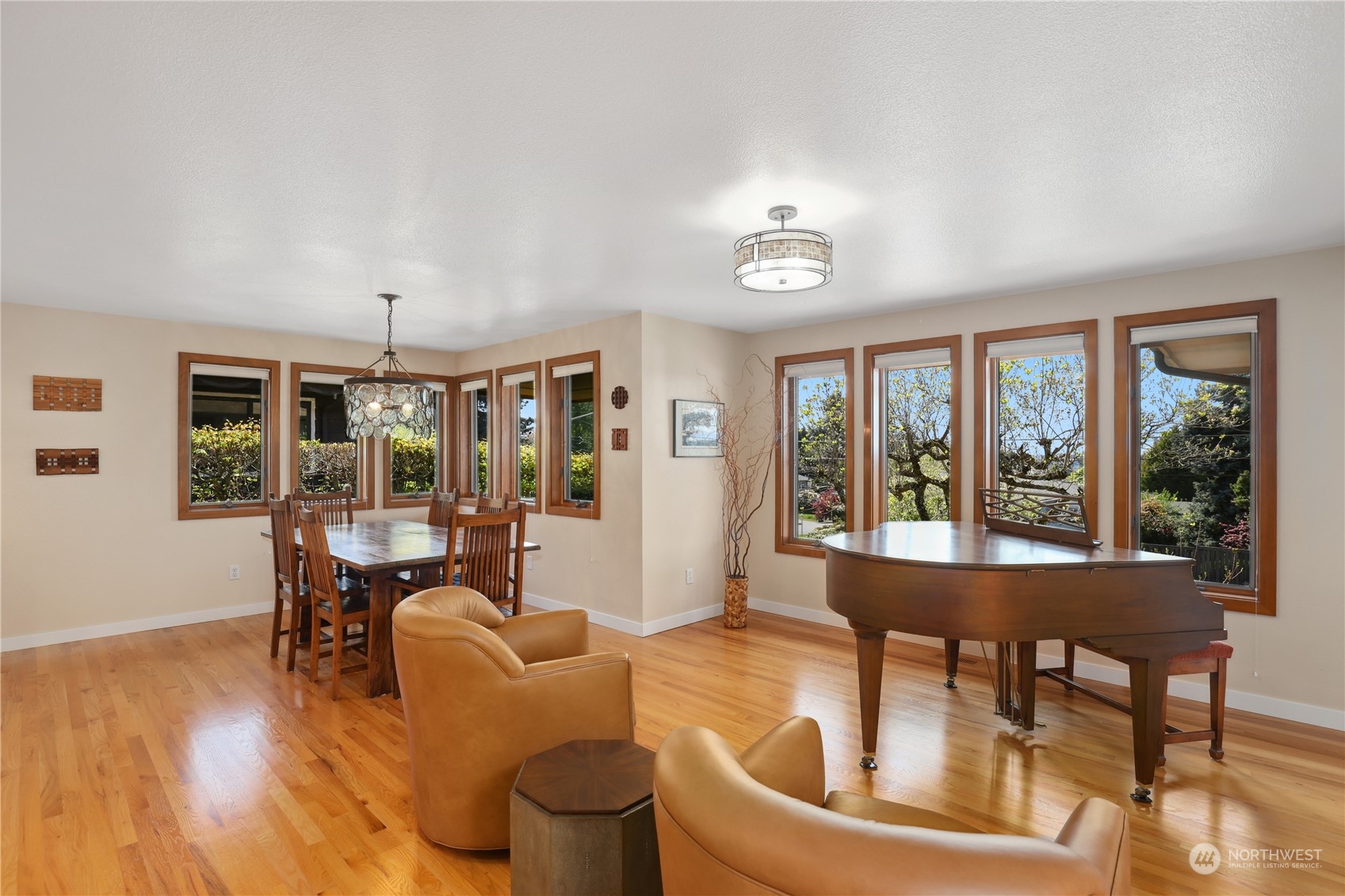 1807 N Hawthorne Drive