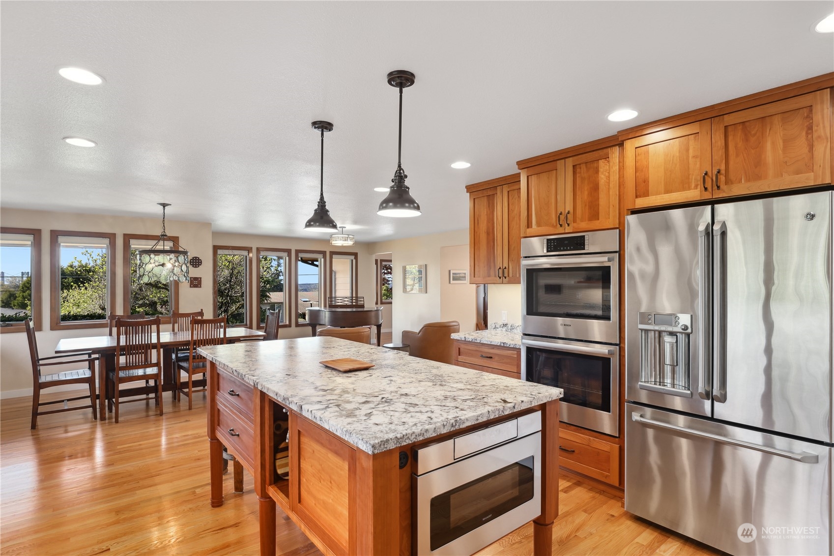 1807 N Hawthorne Drive