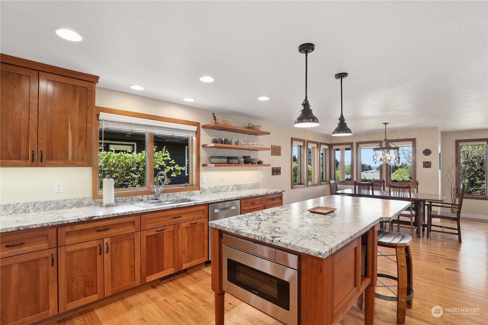 1807 N Hawthorne Drive