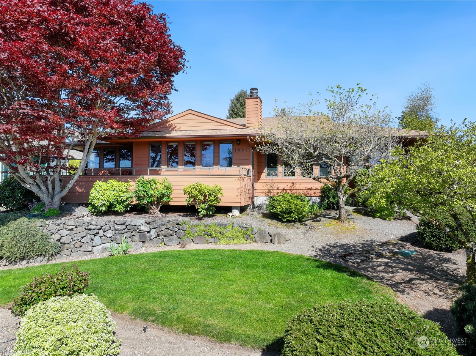 1807 N Hawthorne Drive