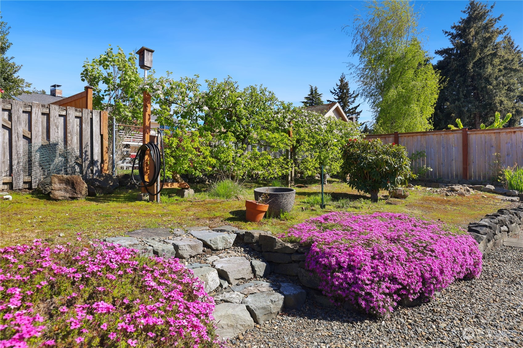 1807 N Hawthorne Drive