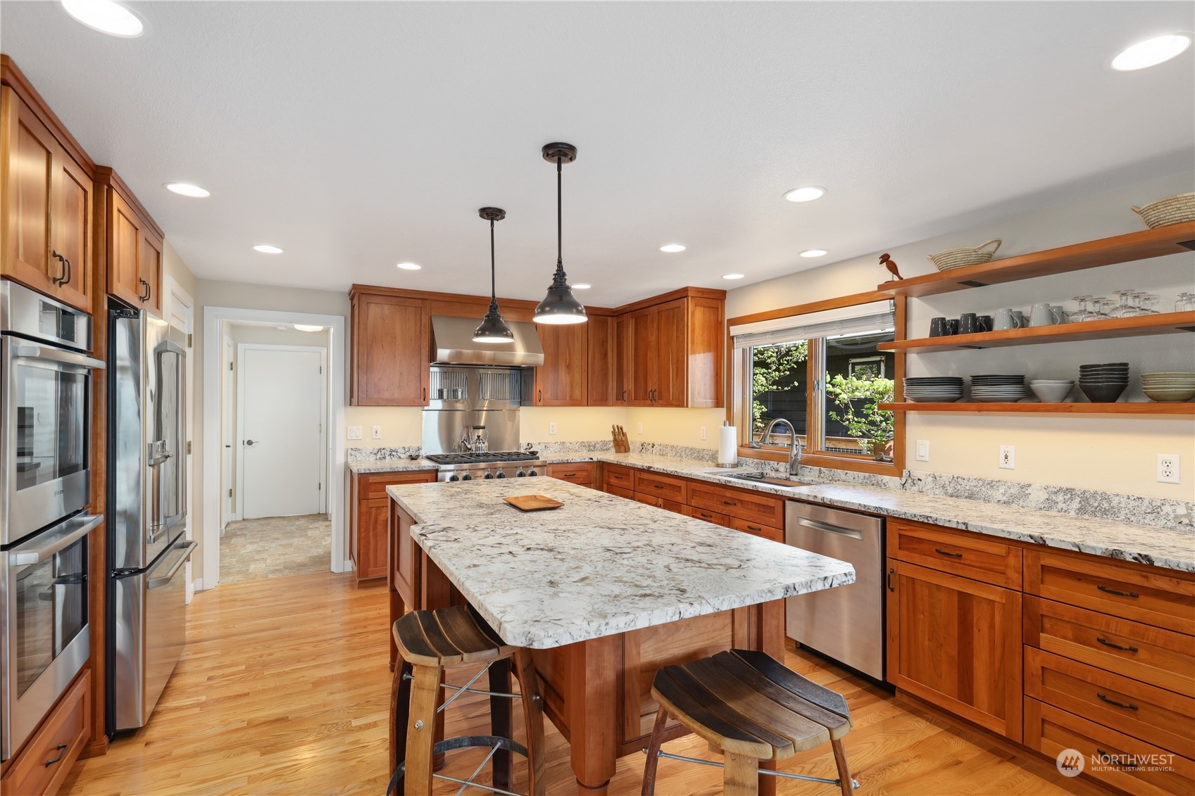 1807 N Hawthorne Drive