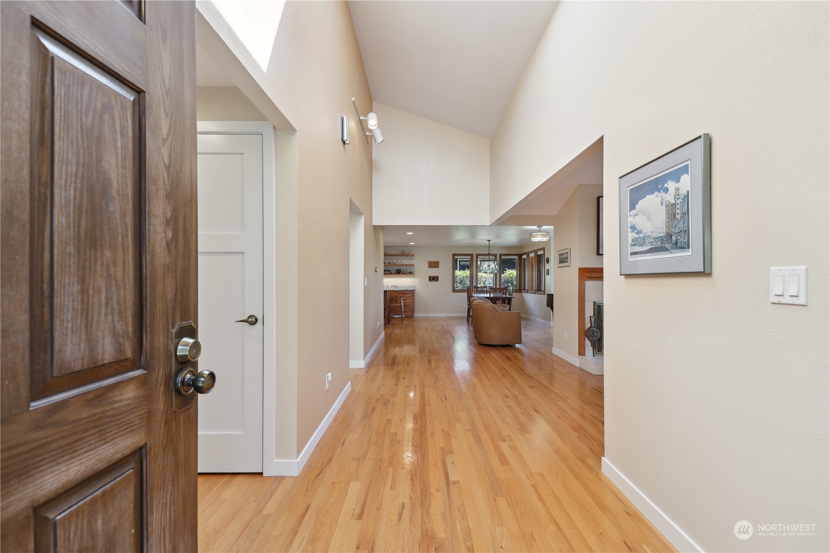 1807 N Hawthorne Drive