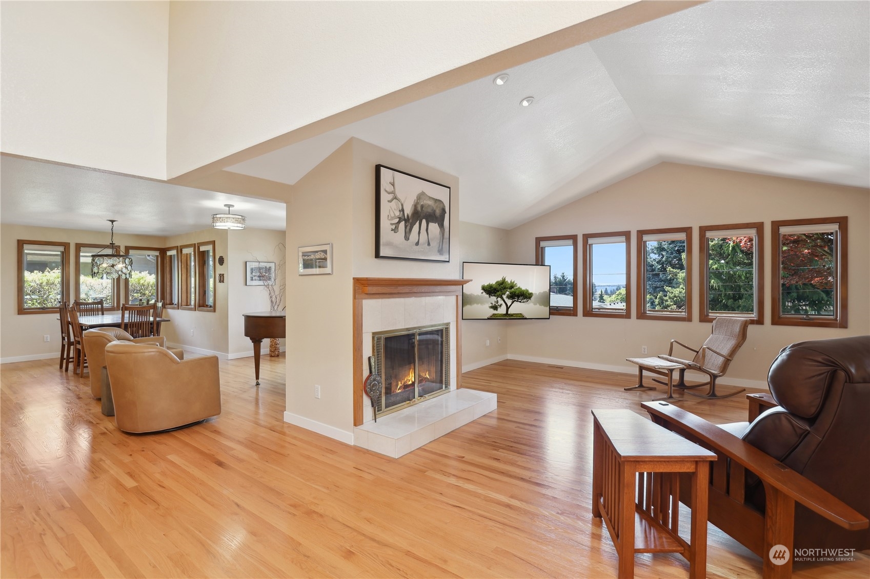 1807 N Hawthorne Drive