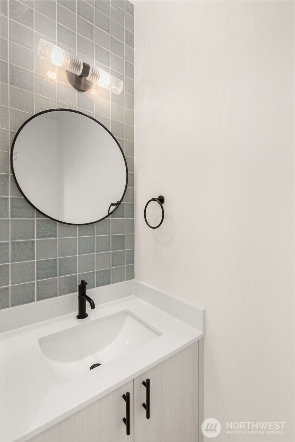 4741 B 49th Avenue SW