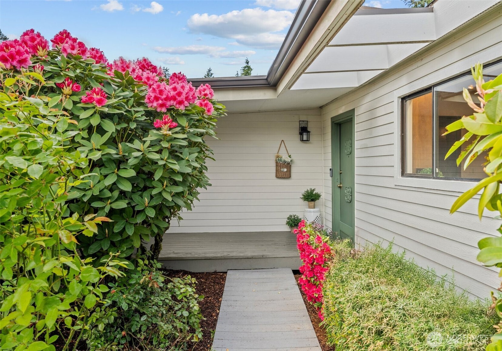 6217 Hillcrest Drive SW