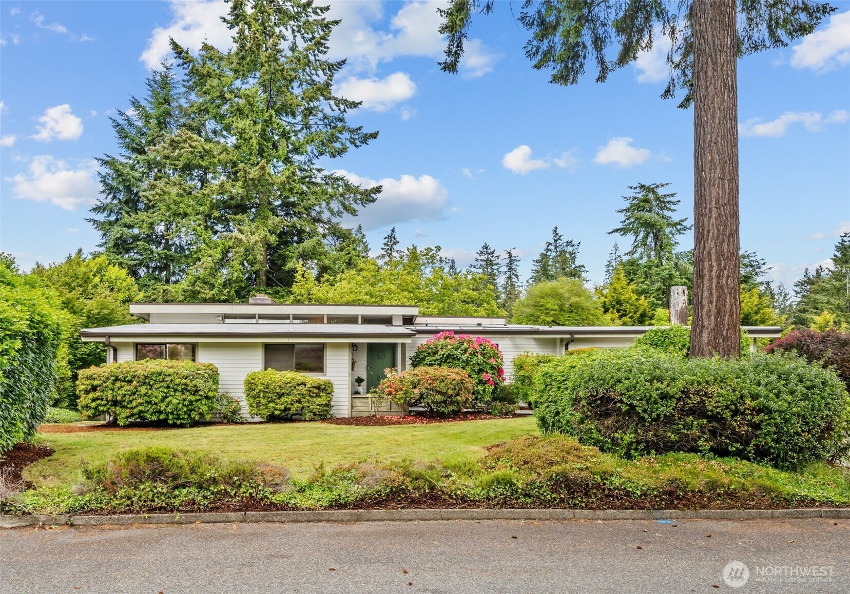 6217 Hillcrest Drive SW