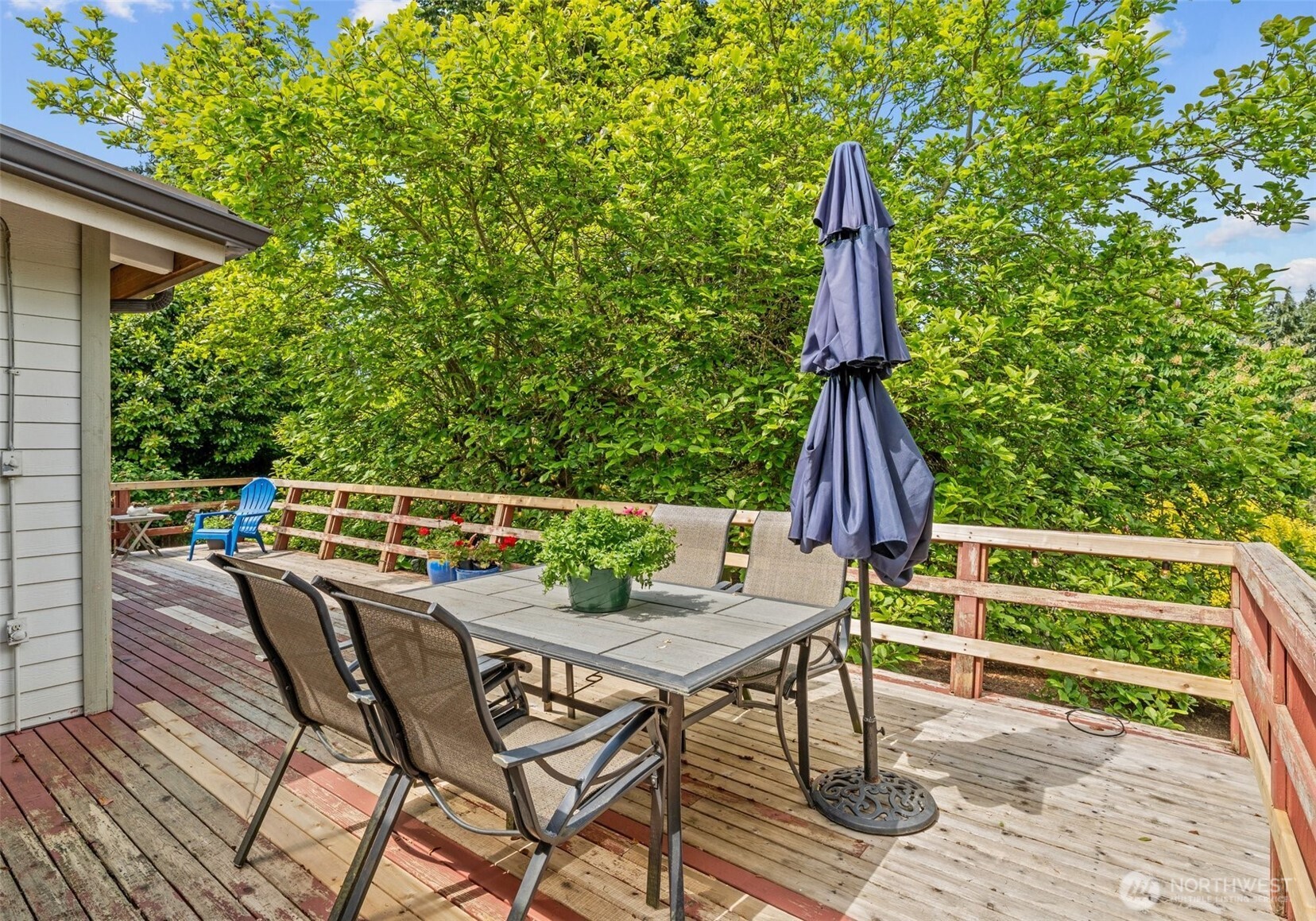 6217 Hillcrest Drive SW