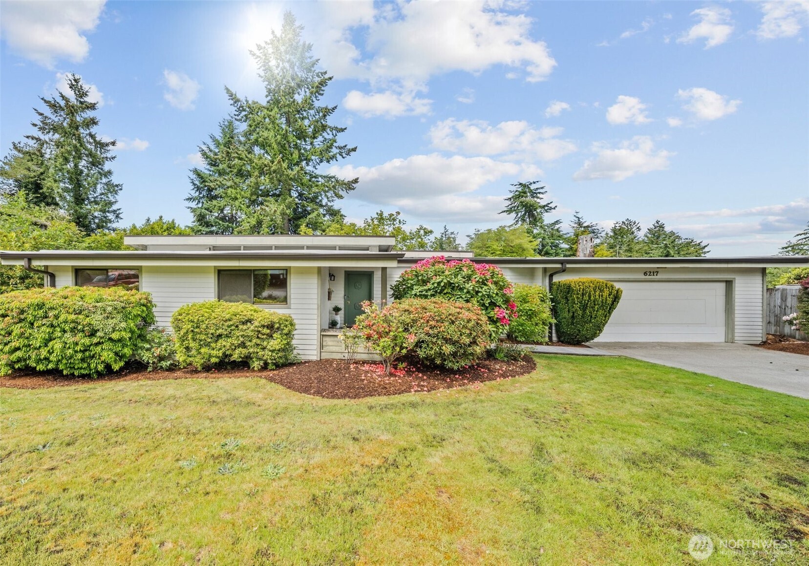 6217 Hillcrest Drive SW