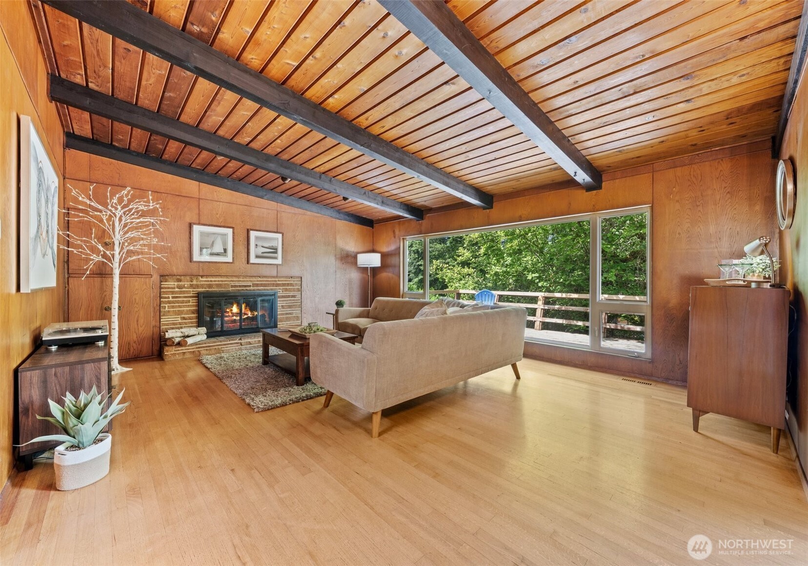 6217 Hillcrest Drive SW