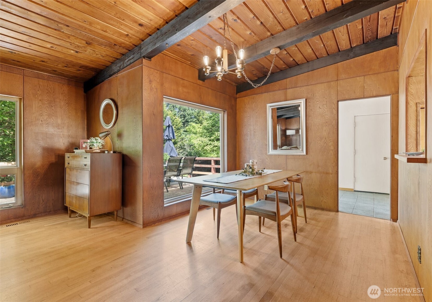 6217 Hillcrest Drive SW