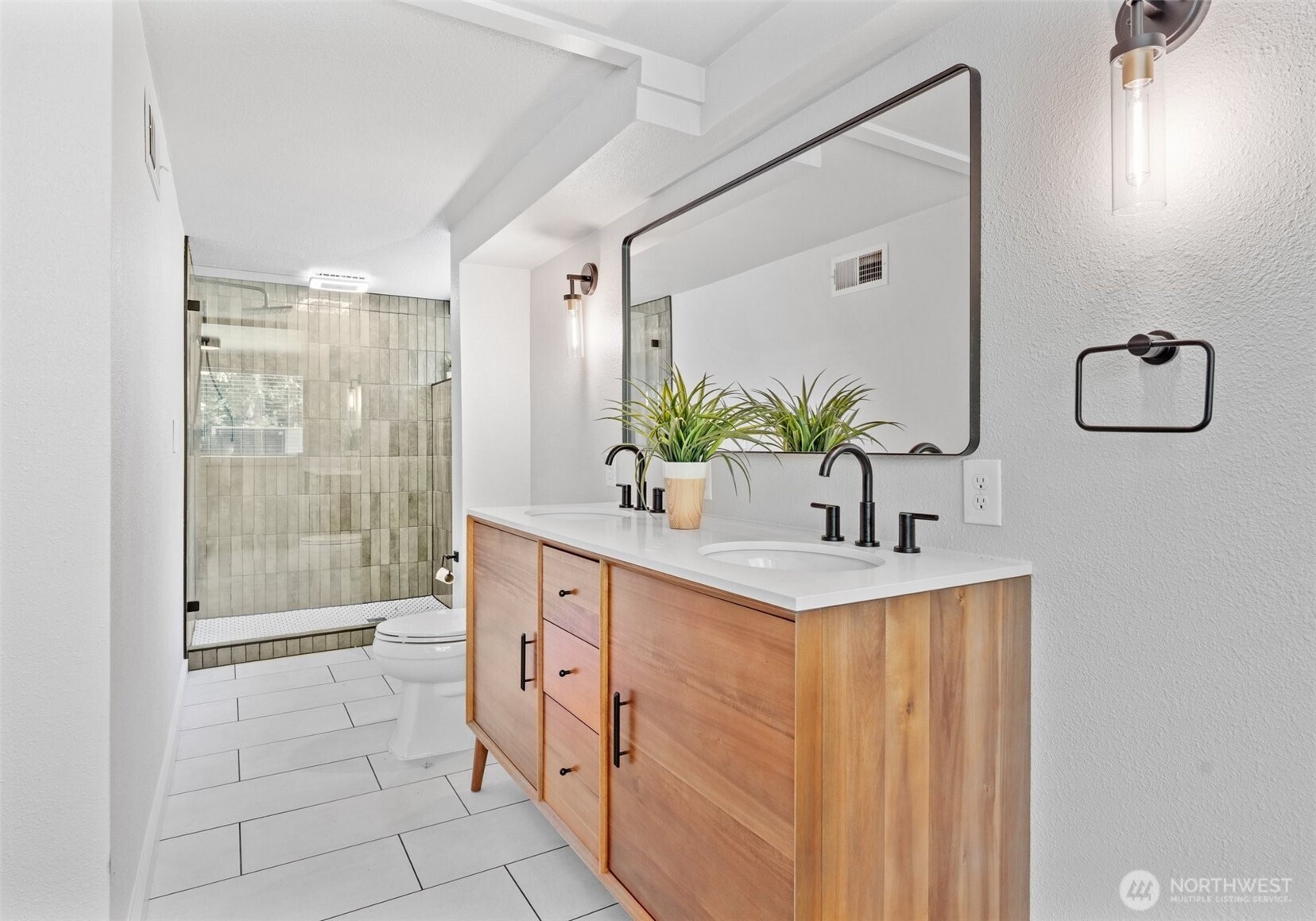 6217 Hillcrest Drive SW