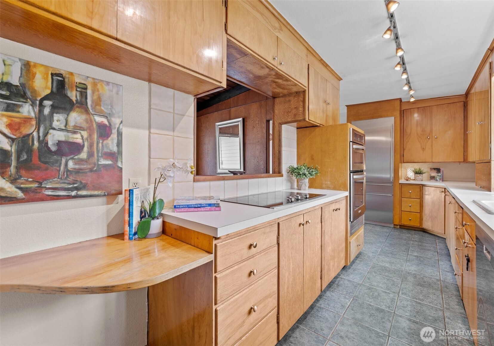 6217 Hillcrest Drive SW