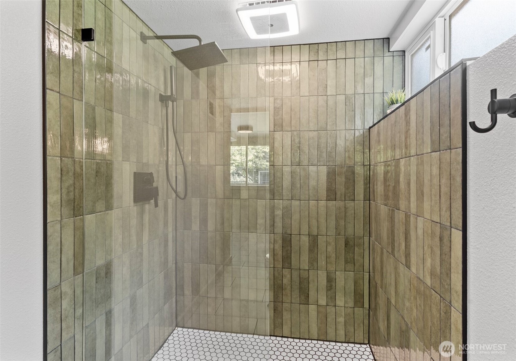 6217 Hillcrest Drive SW