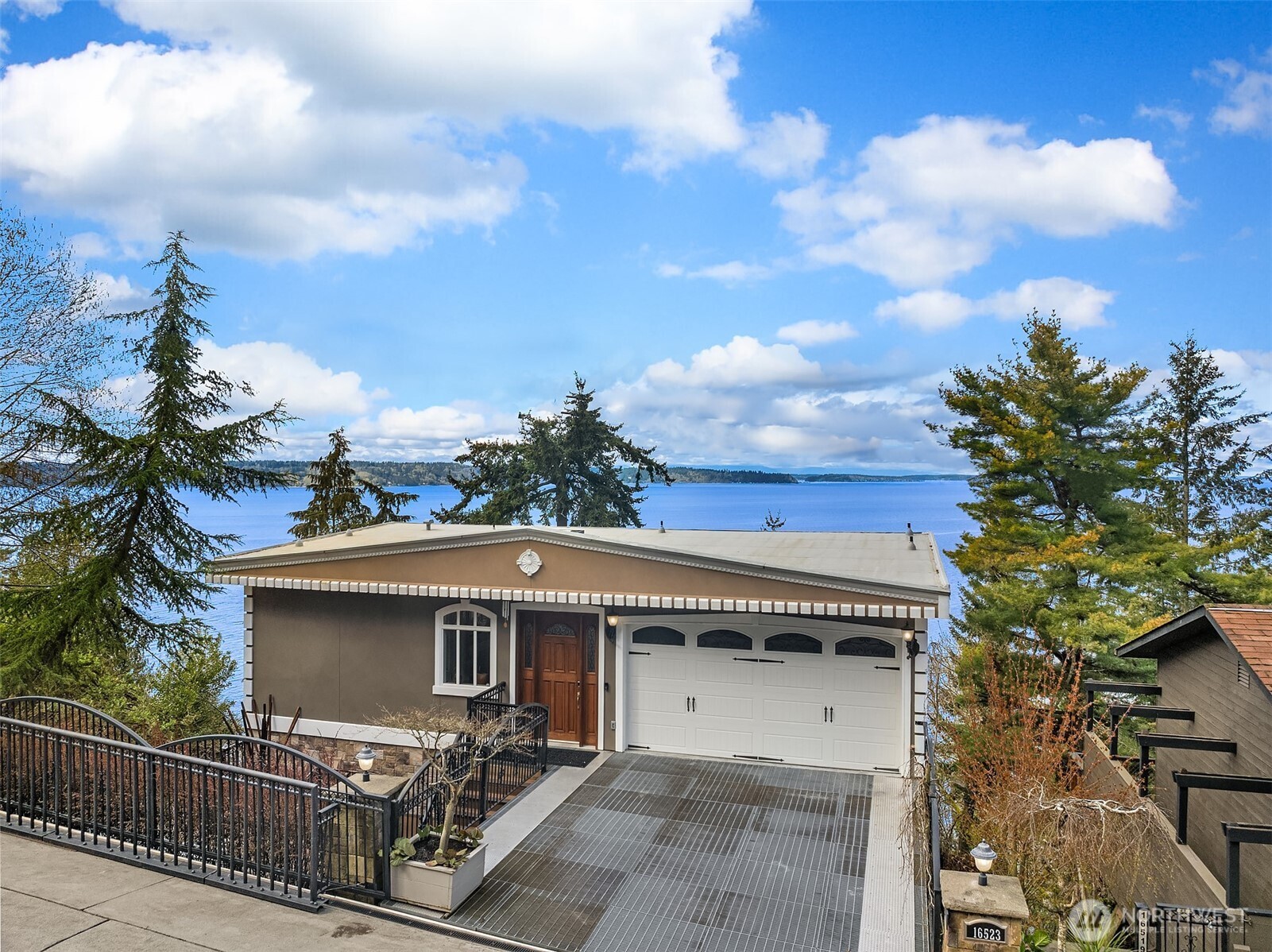 16523 Maplewild Avenue SW