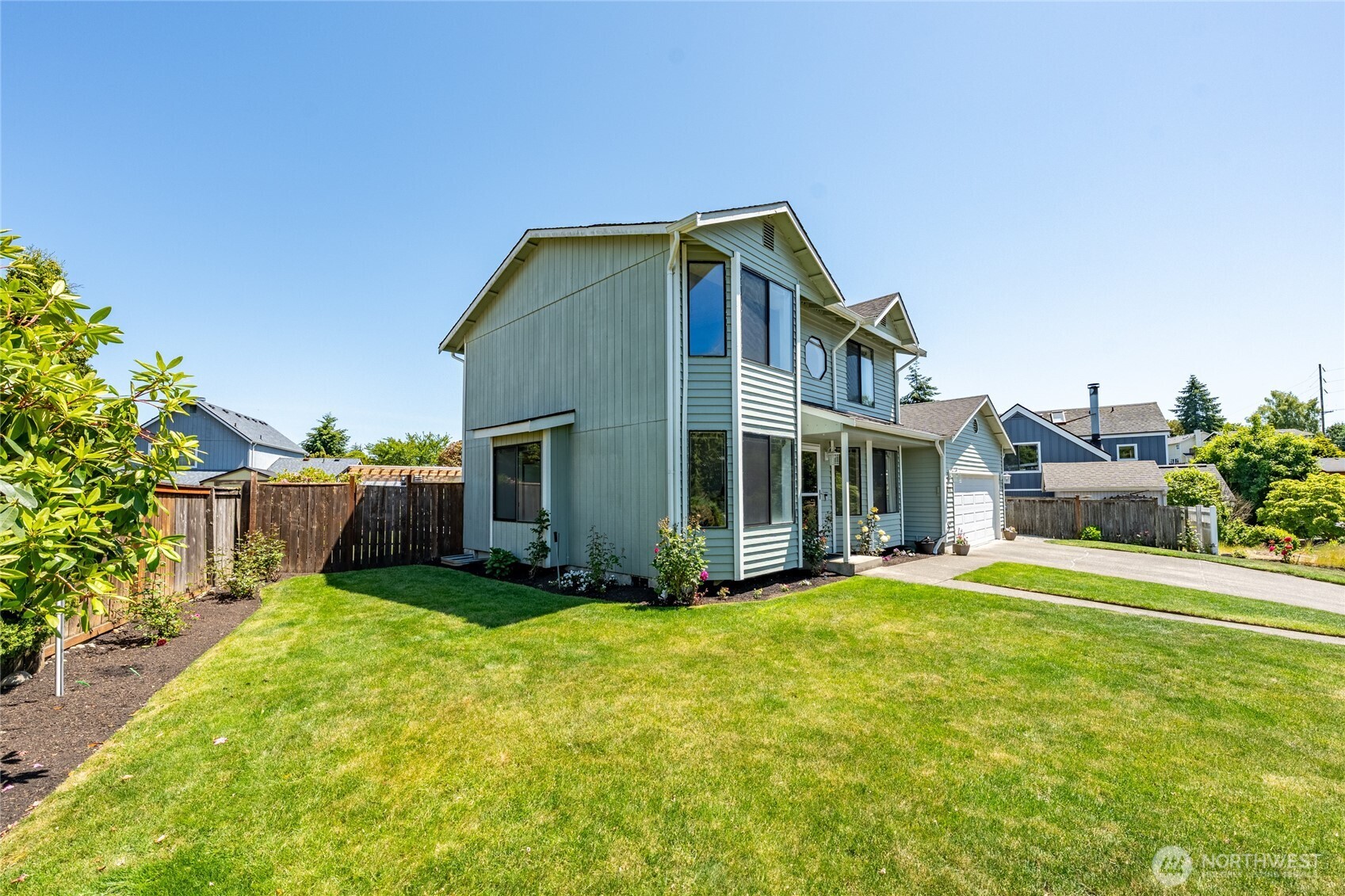 3717 Inverness Drive NE