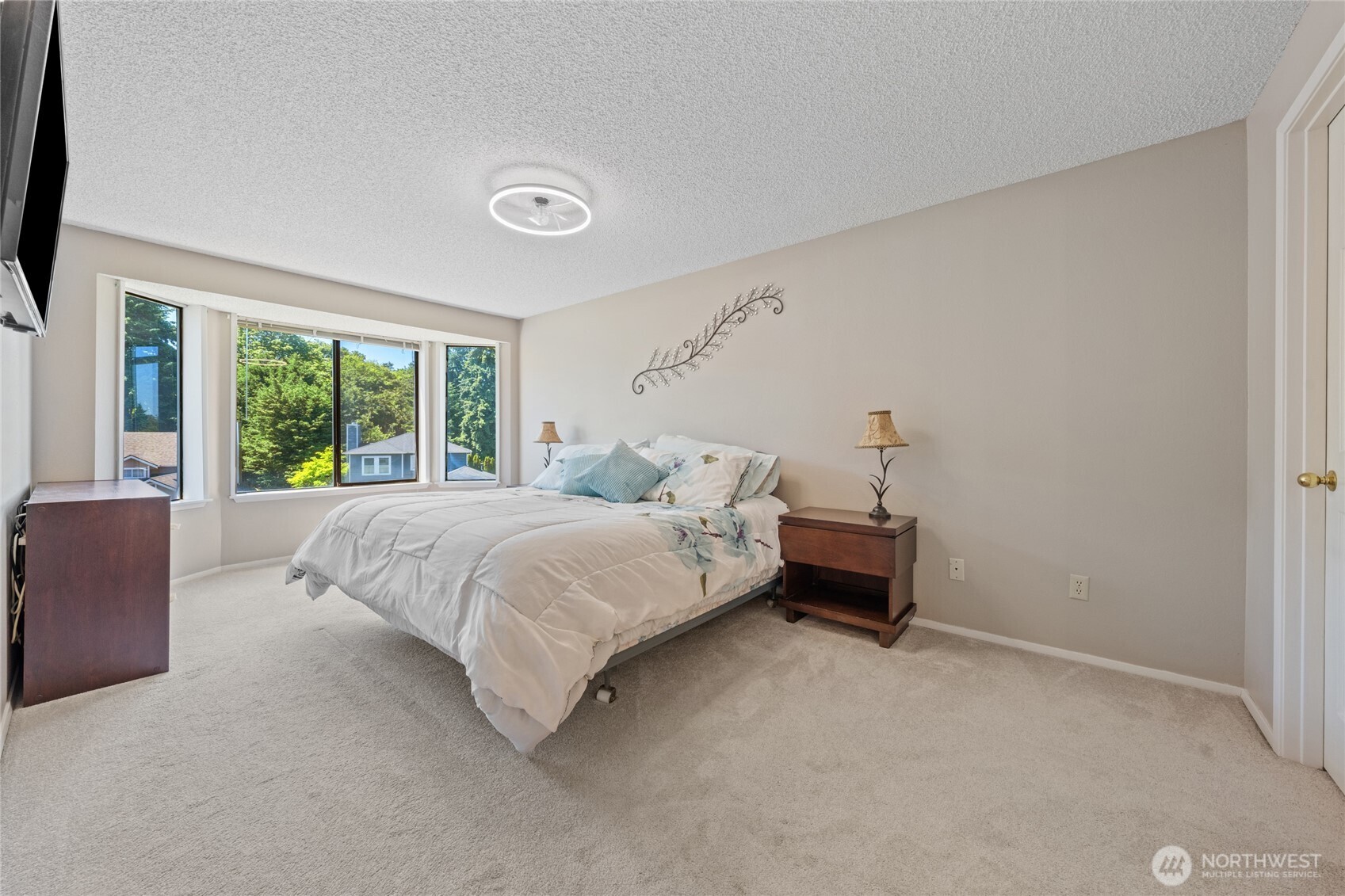 3717 Inverness Drive NE