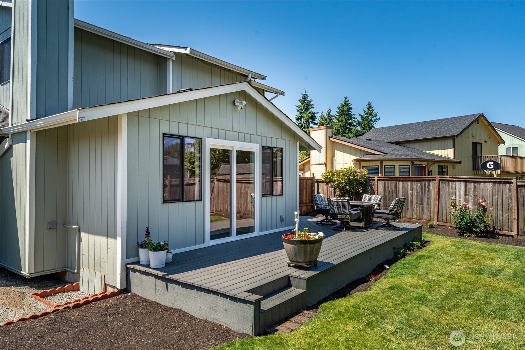 3717 Inverness Drive NE