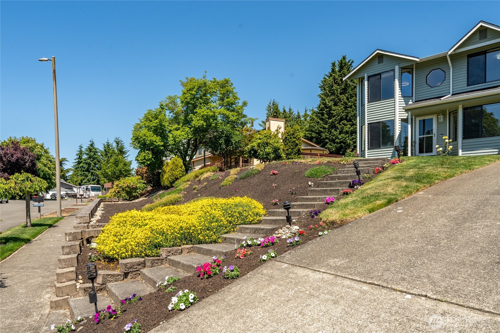 3717 Inverness Drive NE