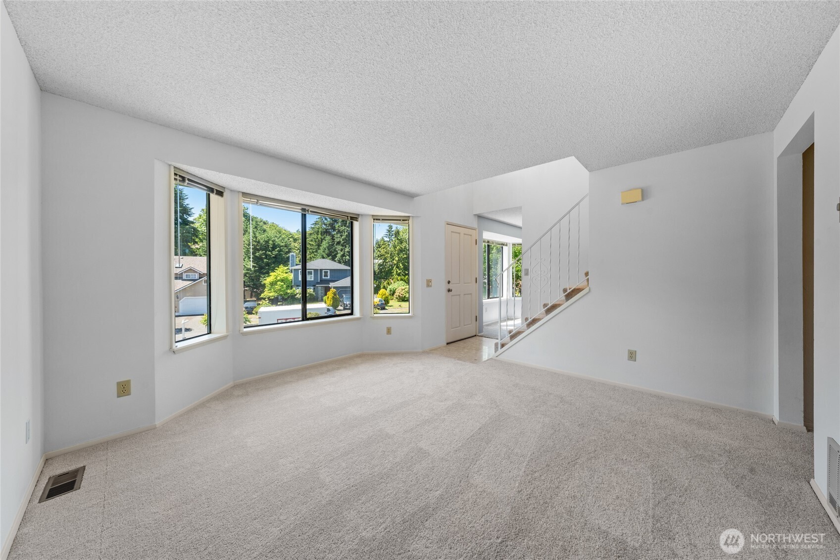 3717 Inverness Drive NE