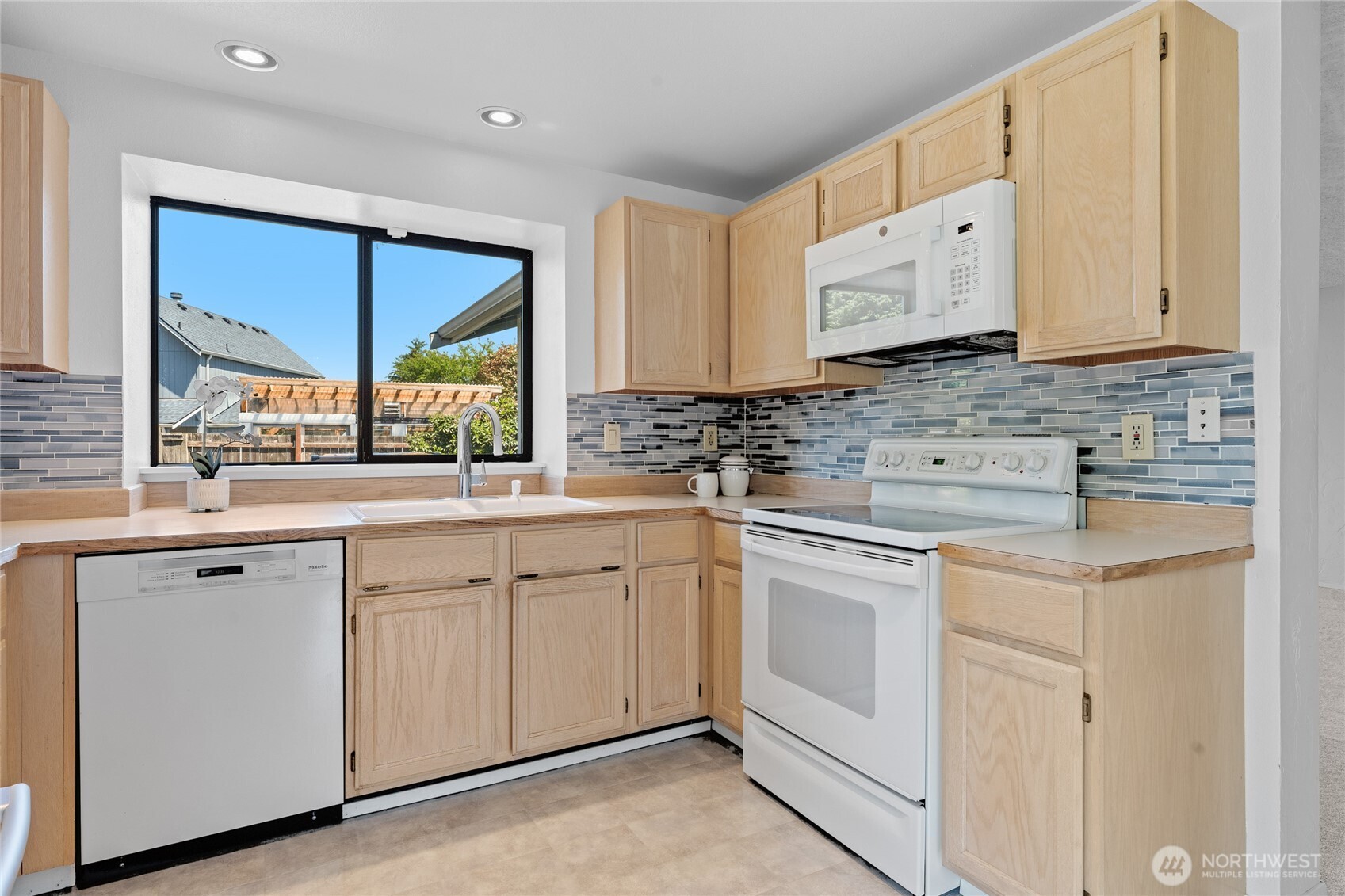 3717 Inverness Drive NE