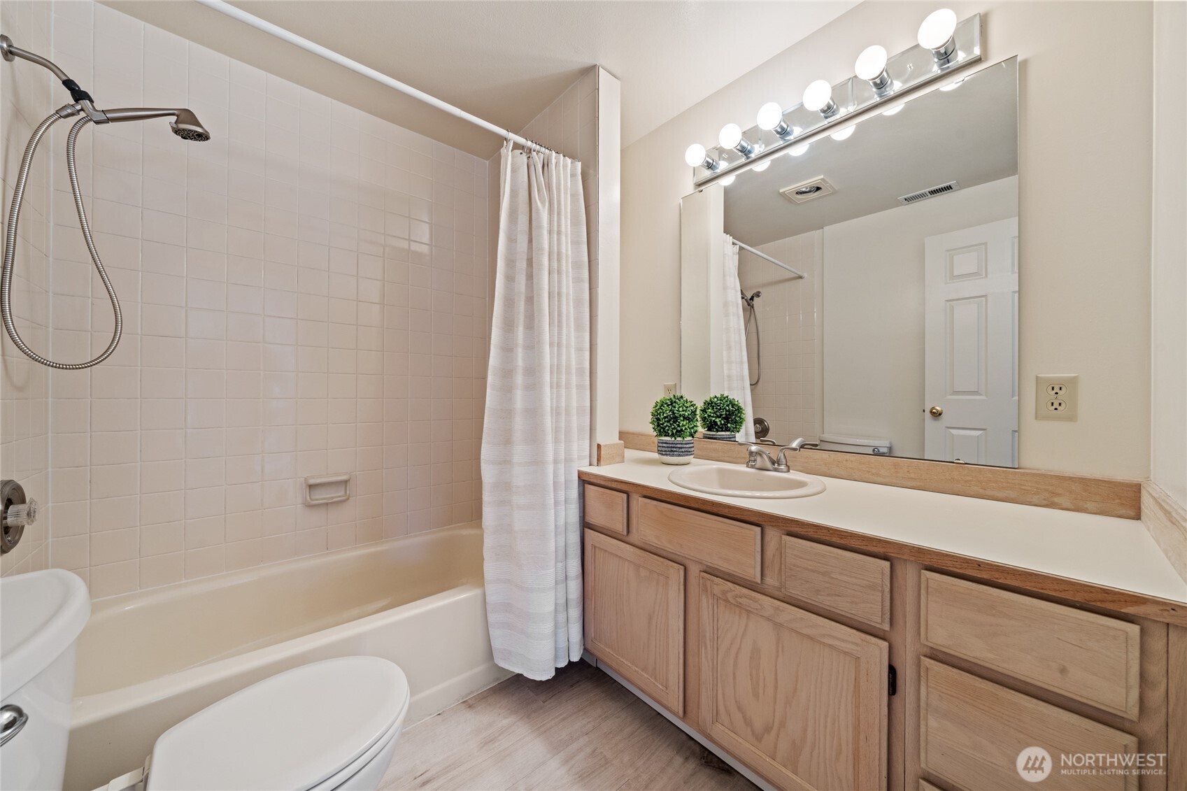 3717 Inverness Drive NE