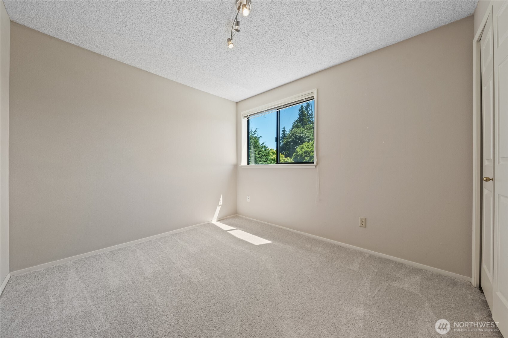 3717 Inverness Drive NE