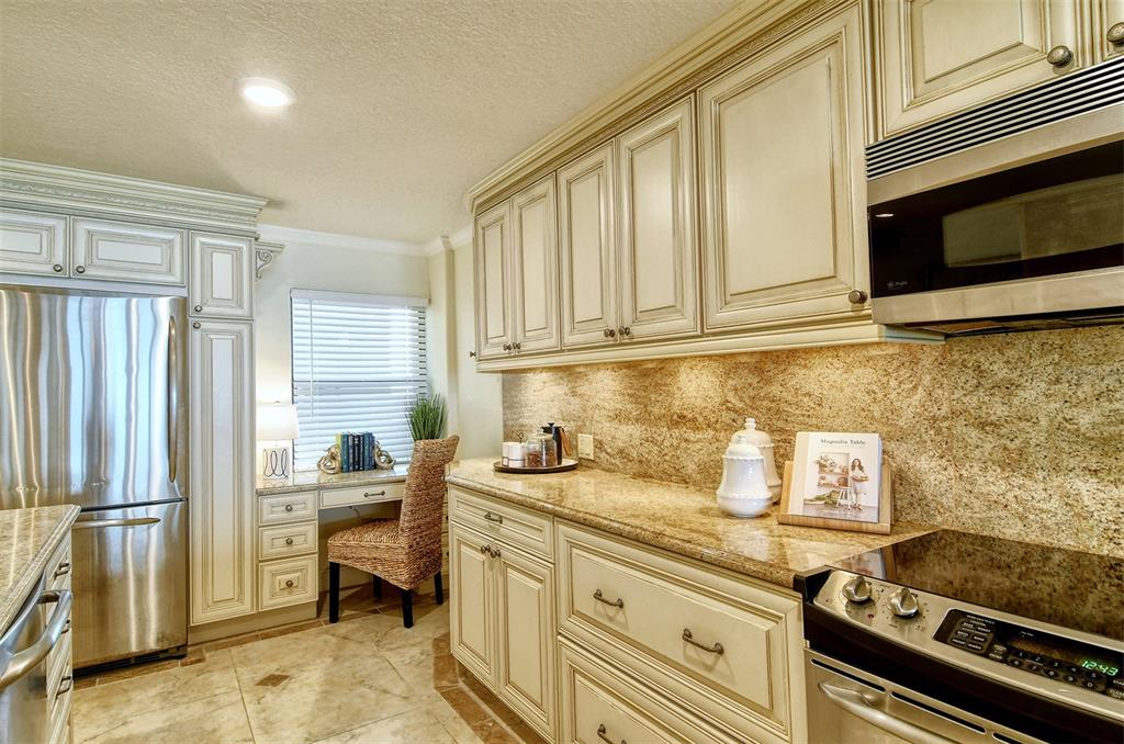 20 WHISPERING SANDS DRIVE Unit: 1102