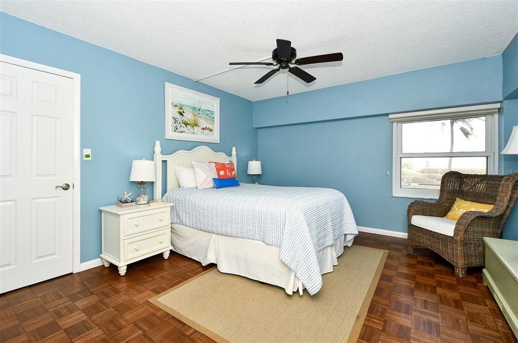 6140 MIDNIGHT PASS ROAD Unit: 208