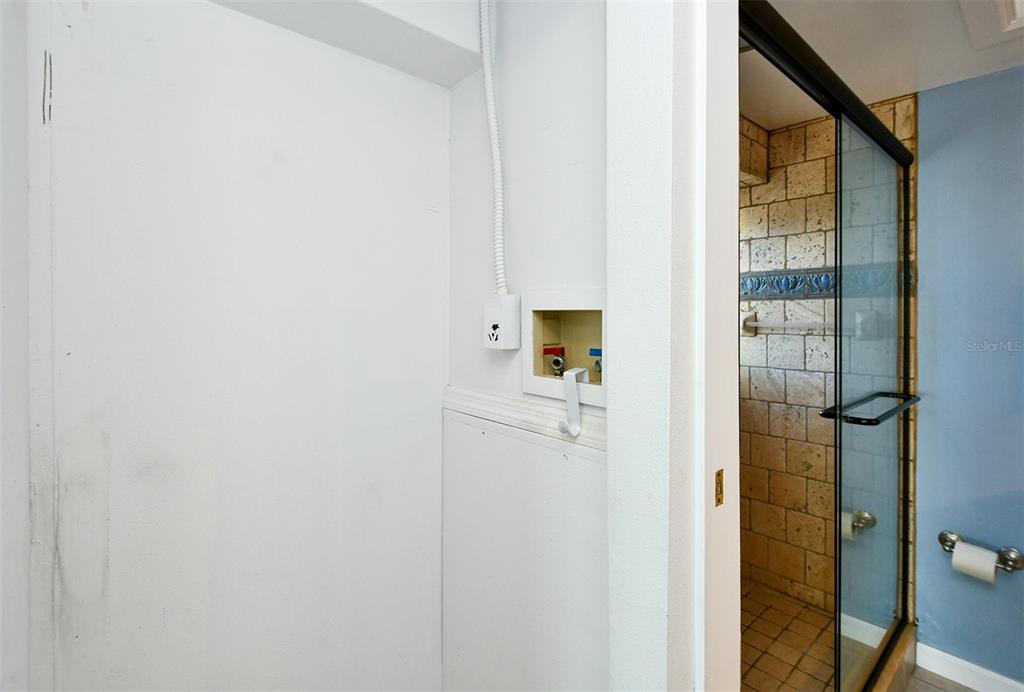 6140 MIDNIGHT PASS ROAD Unit: 208